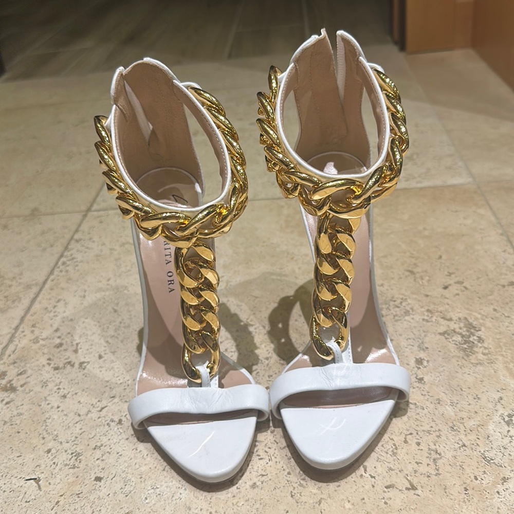NWT Giuseppe Zanotti x Rita Ora Curb Chain T-Strap Sandal Heels